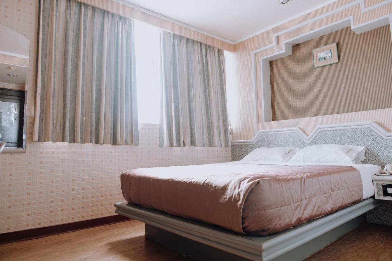 Tong Hsin Hotel Pingtung Exterior foto