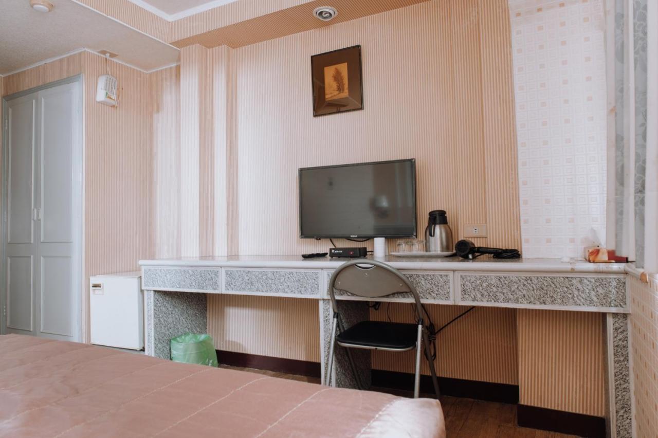 Tong Hsin Hotel Pingtung Exterior foto